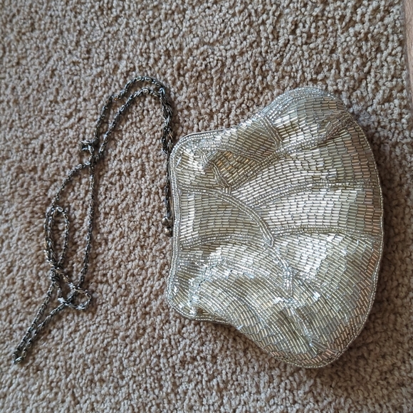 La Regale seashell evening bag - Picture 2 of 4